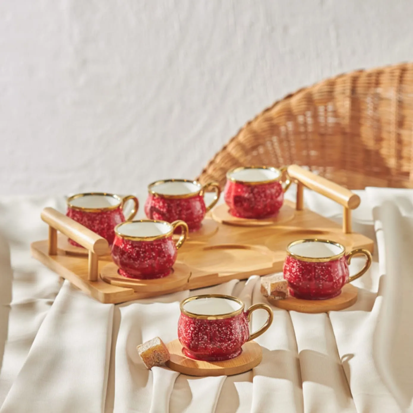 Coffret de tasses à café pour 6 personnes avec plateau en bambou Karaca, 90 ml, rouge - Image 2