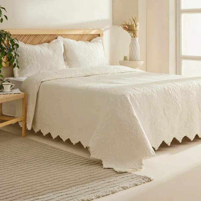 Ensemble de Couvre-lit Camille Écru 230x240 cm + 2 Taies (50x70 cm) - Image 2