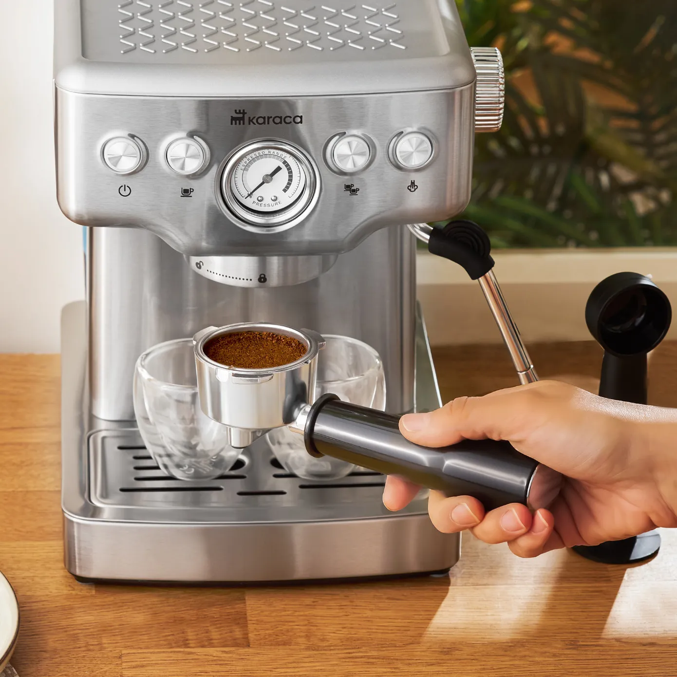 Machine à Café Karaca Coffee Art 1353 pour Espresso, Latte, Cappuccino, Americano avec Mousseur à Lait, 20 Bars de Pression, 1,8L Inox - Image 3