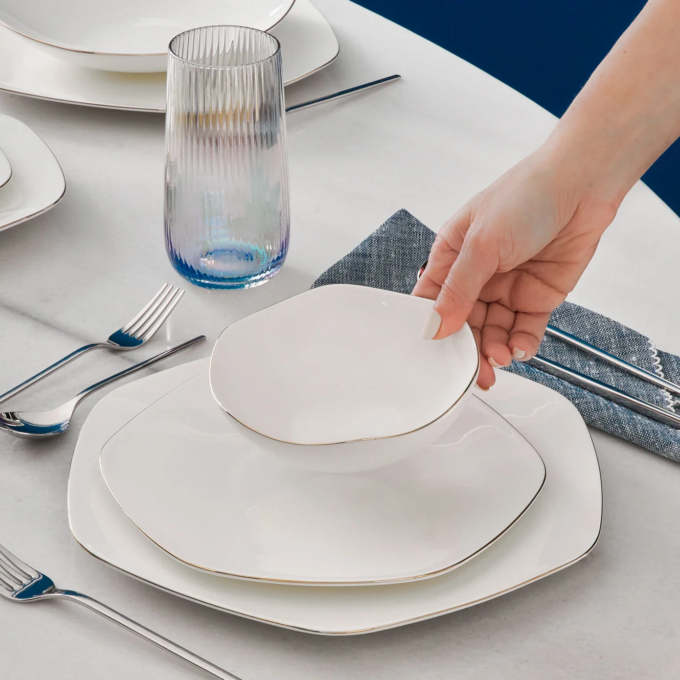 Karaca Fine Pearl Extra Hexagon, Service de Vaisselle 61 pièces pour 12 personnes, Doré - Image 4