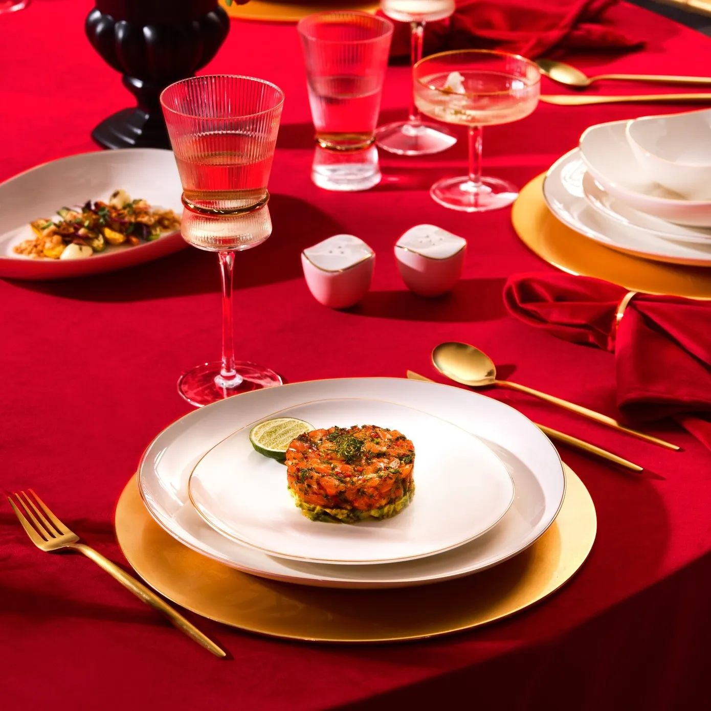 Karaca Red Carpet Collection Service de table Streamline Middle pour 12 personnes, 56 pièces - Image 3