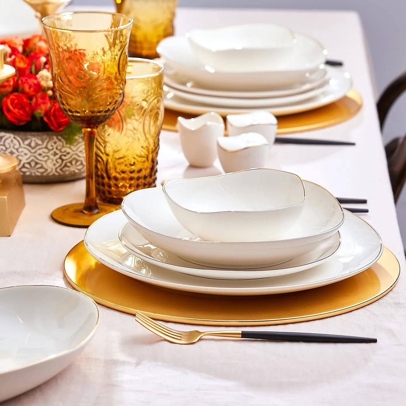Karaca Red Carpet Collection Service de table Streamline Middle pour 12 personnes, 56 pièces - Image 7