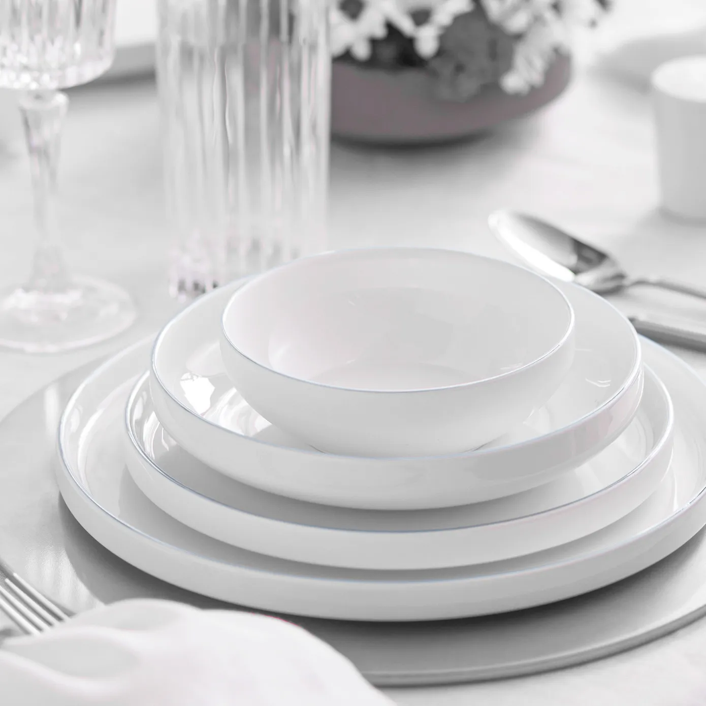 Karaca Red Carpet Collection Service de table Streamline New Saturn 59 pièces, 12 personnes, New Generation Bone, platine - Image 3