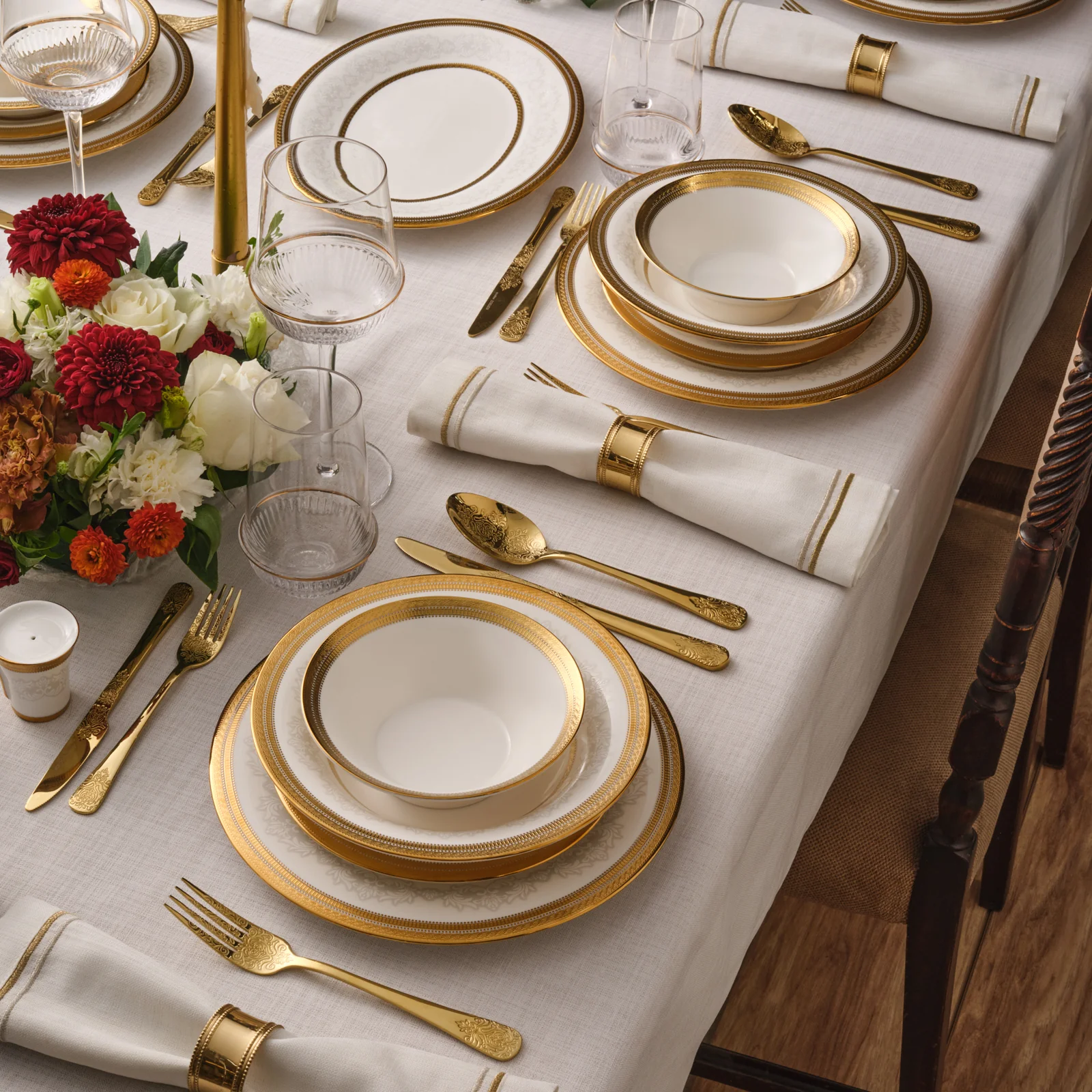 Karaca Royal Bone China Charlotte Service de Table 55 Pièces pour 12 Personnes, Or - Image 3
