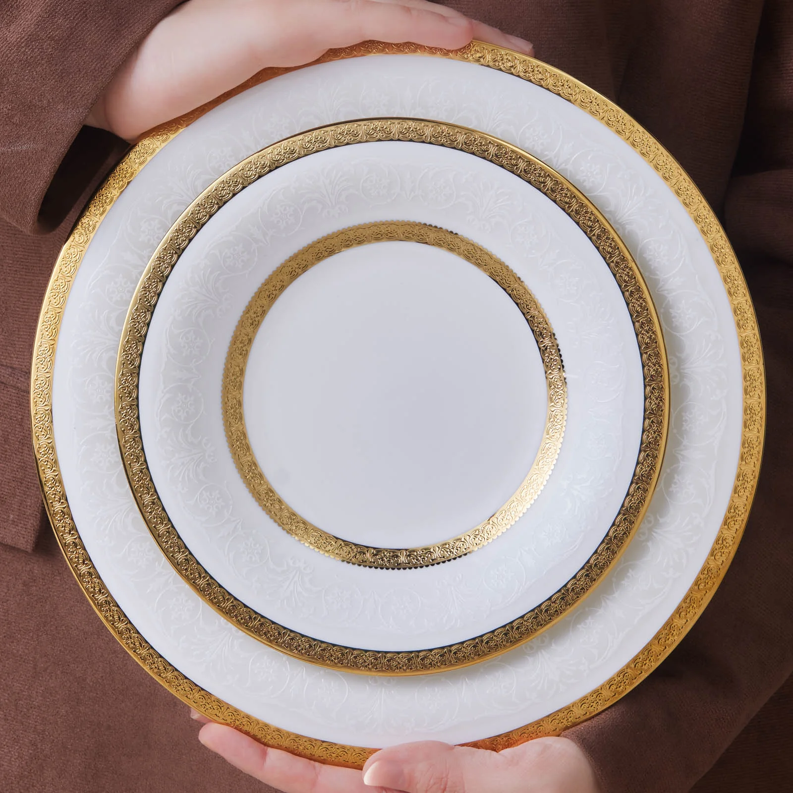 Karaca Royal Bone China Victoria Service de Table 55 Pièces pour 12 Personnes, Or - Image 4