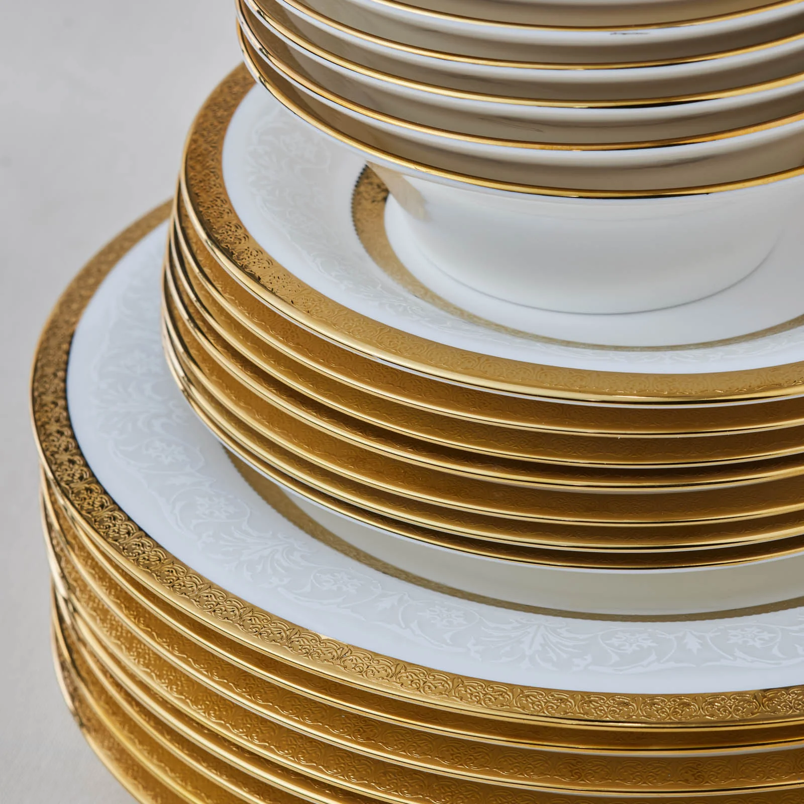 Karaca Royal Bone China Victoria Service de Table 55 Pièces pour 12 Personnes, Or - Image 6