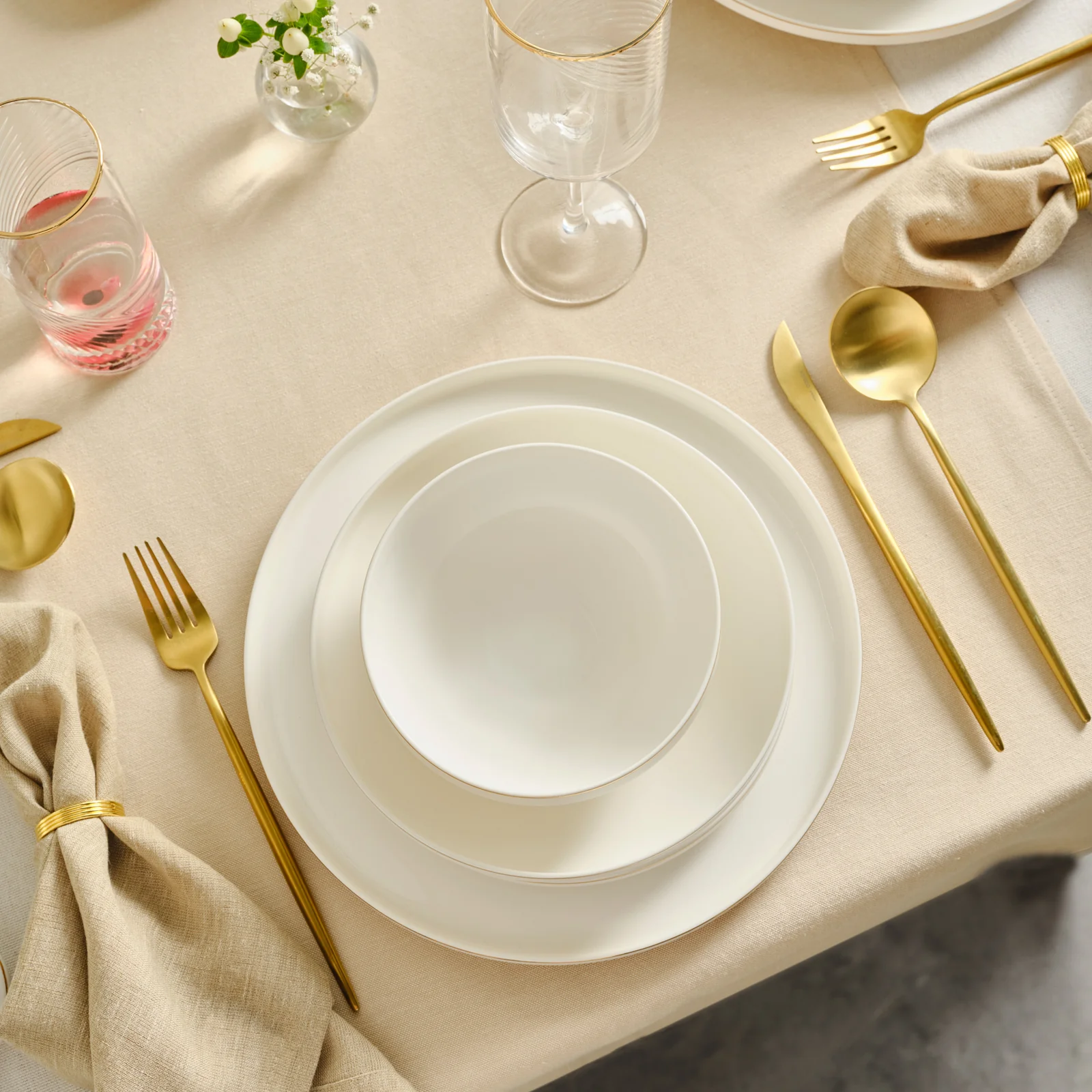 Karaca Red Carpet Collection Stream Bone Merope Service de Table 53 pièces pour 12 personnes Or - Image 4