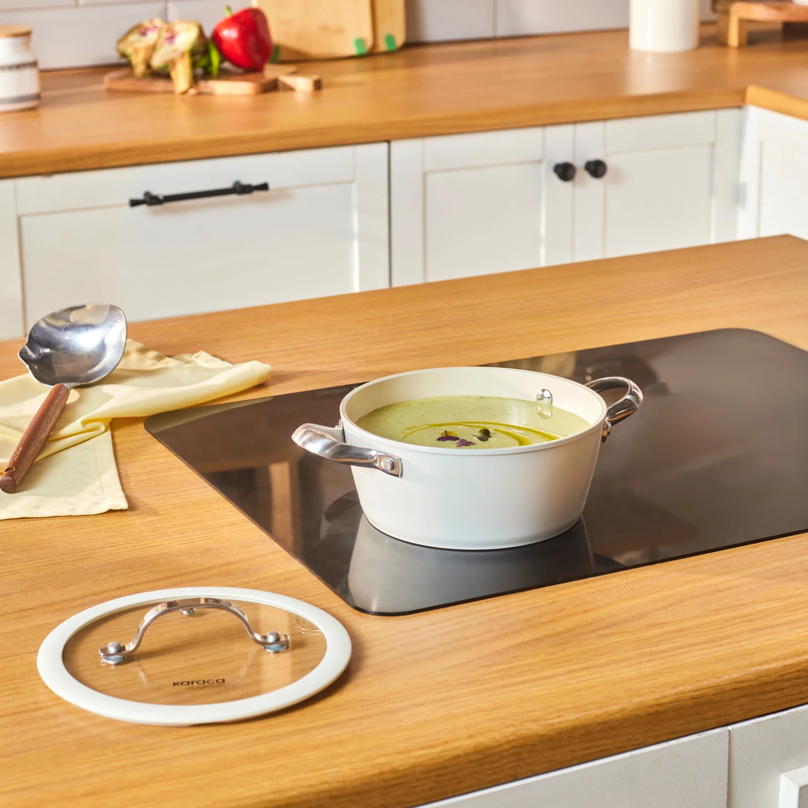 Karaca Swiss Crystal Almond Cream – Casserole avec poignée en acier inoxydable 18 cm - Image 3