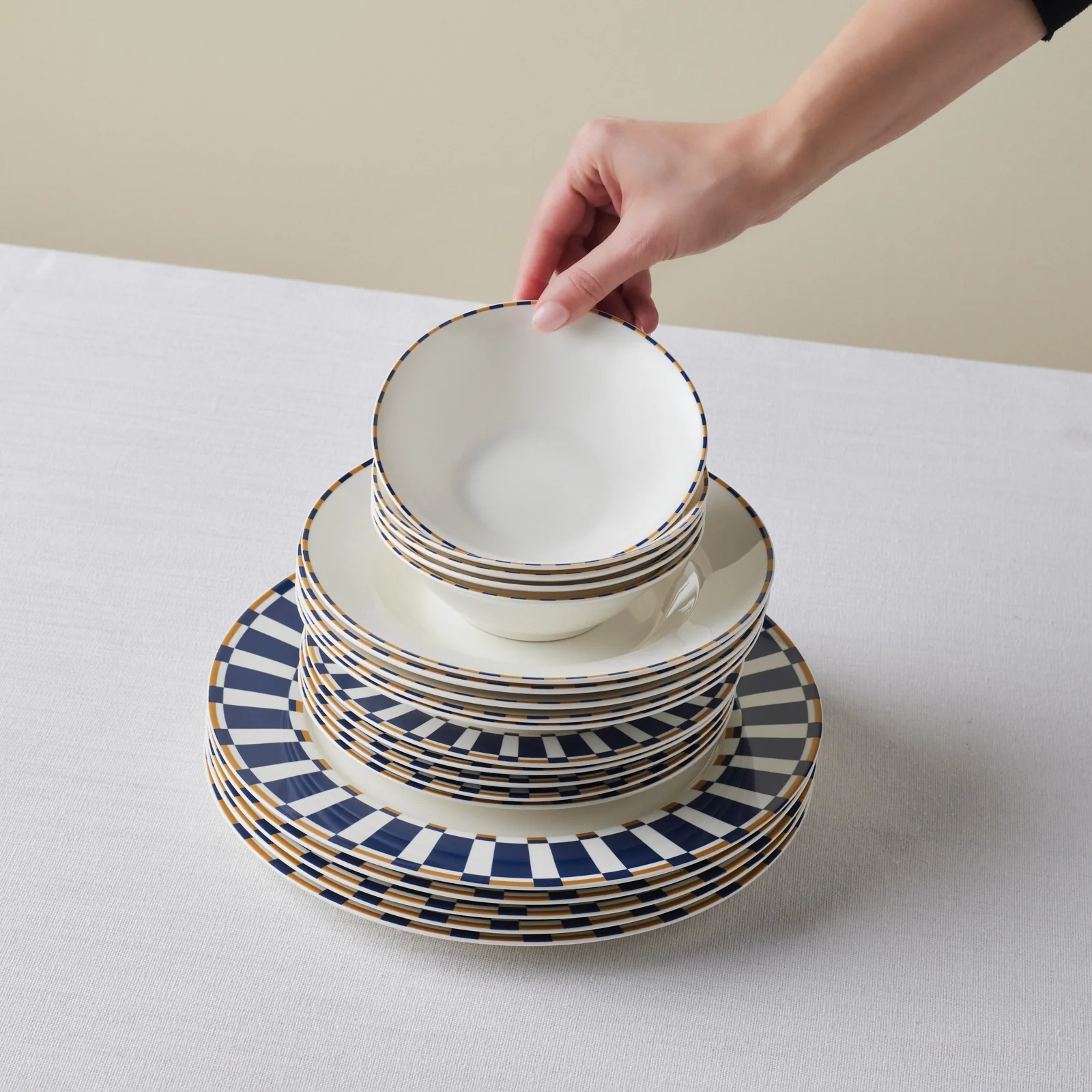 Karaca x Fenerbahçe Service de Table Forever Bone Sous Licence 24 Pièces pour 6 Personnes - Image 13