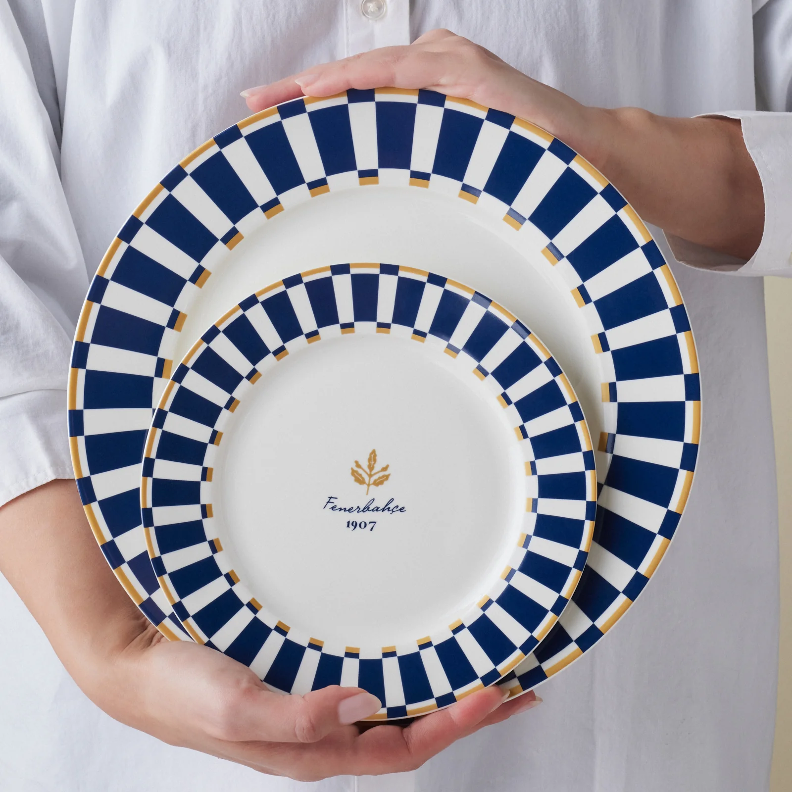 Karaca x Fenerbahçe Service de Table Forever Bone Sous Licence 24 Pièces pour 6 Personnes - Image 2