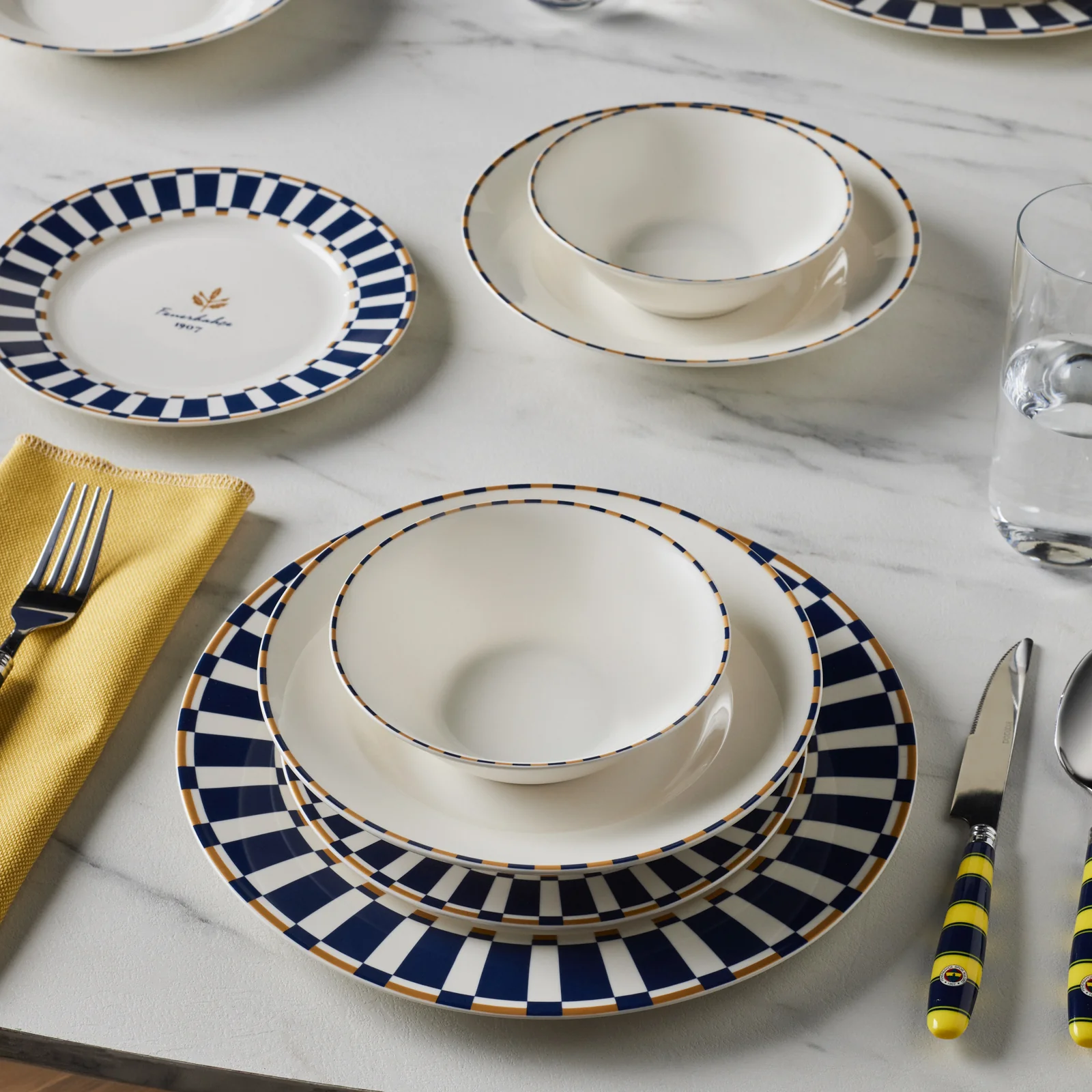 Karaca x Fenerbahçe Service de Table Forever Bone Sous Licence 24 Pièces pour 6 Personnes - Image 5