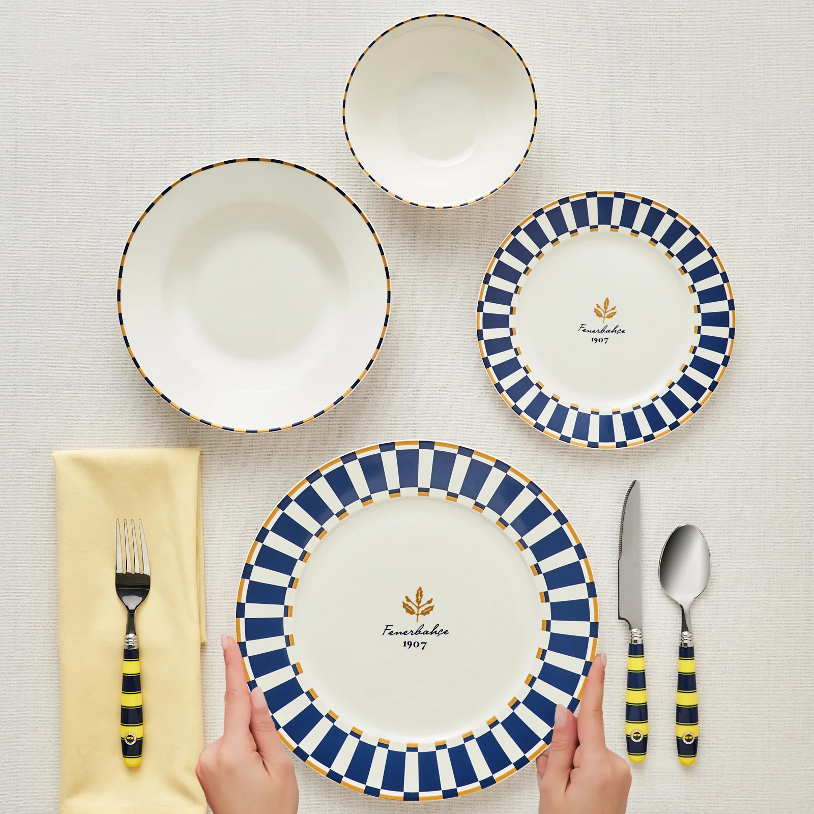 Karaca x Fenerbahçe Service de Table Forever Bone Sous Licence 24 Pièces pour 6 Personnes - Image 7