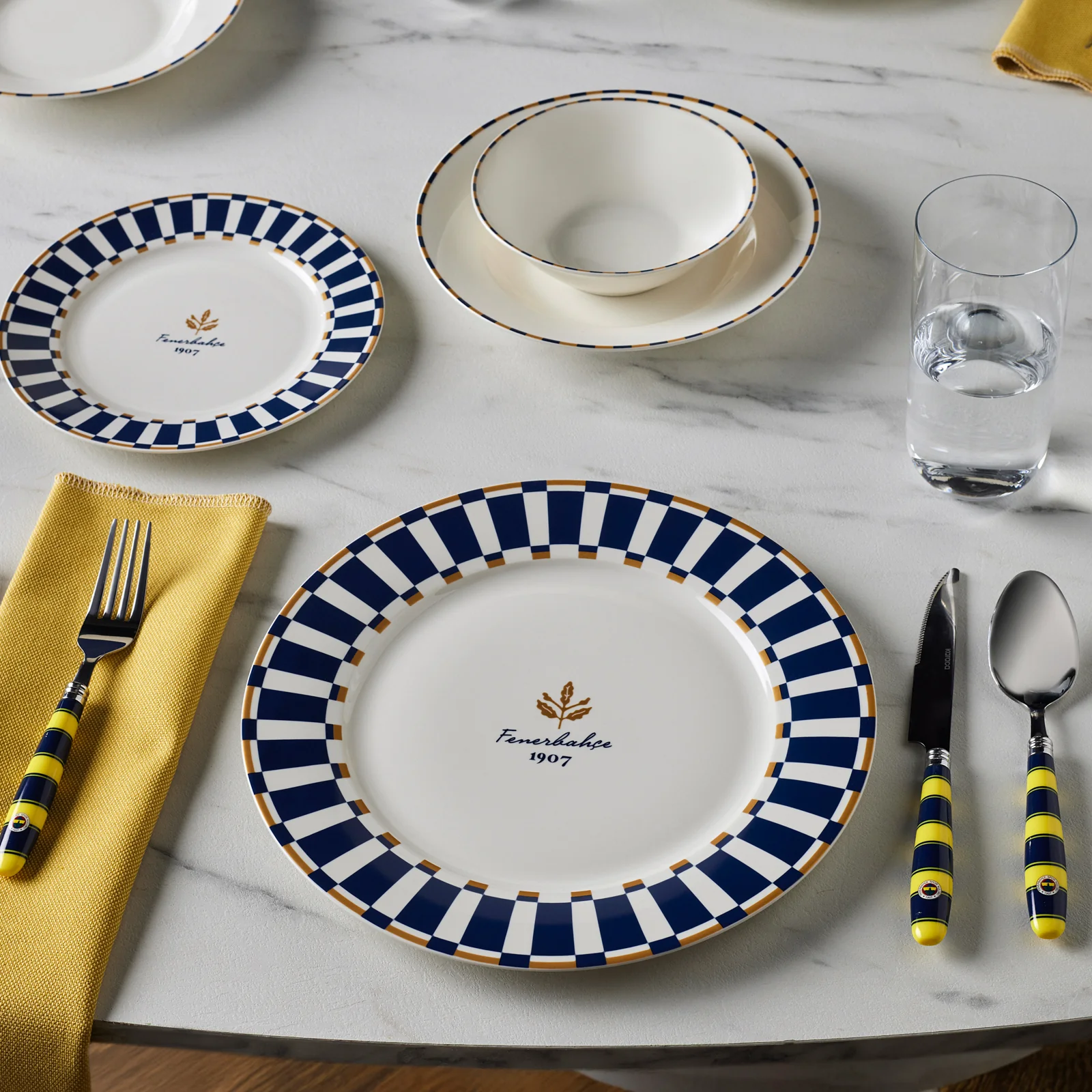 Karaca x Fenerbahçe Service de Table Forever Bone Sous Licence 24 Pièces pour 6 Personnes - Image 9