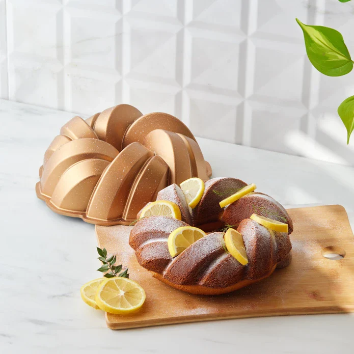 Moule à Gâteau Karaca Tressé en Fonte Dorée, 26 cm - Image 2