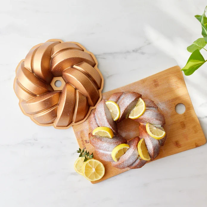 Moule à Gâteau Karaca Tressé en Fonte Dorée, 26 cm - Image 4