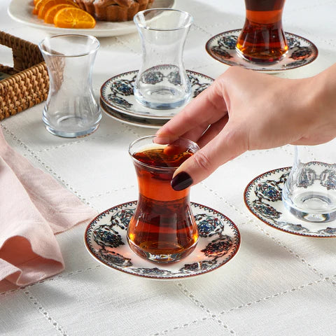 Service à Thé Turc Karaca Nakkas 12 Pièces en Bone China pour 6 Personnes, 130 ml, Rouge - Image 3