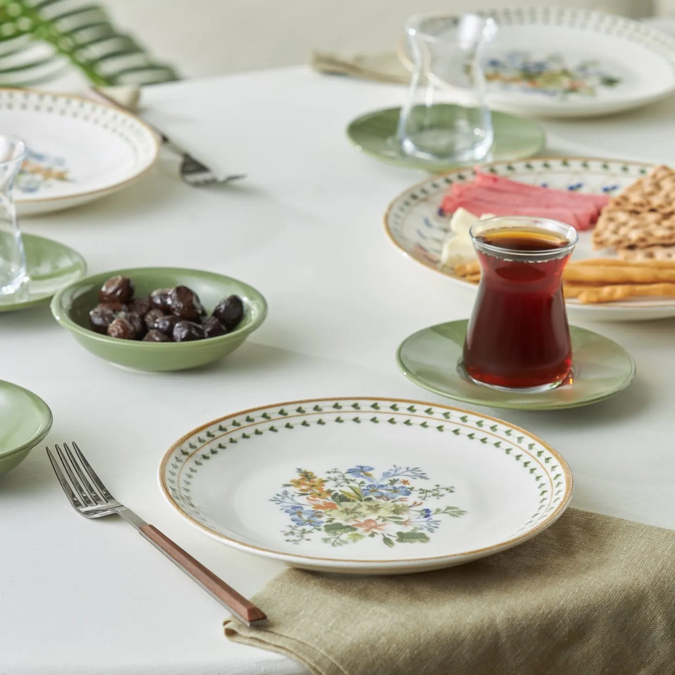 Service de petit déjeuner Karaca Foliage 25 pièces pour 6 personnes, porcelaine - Image 5