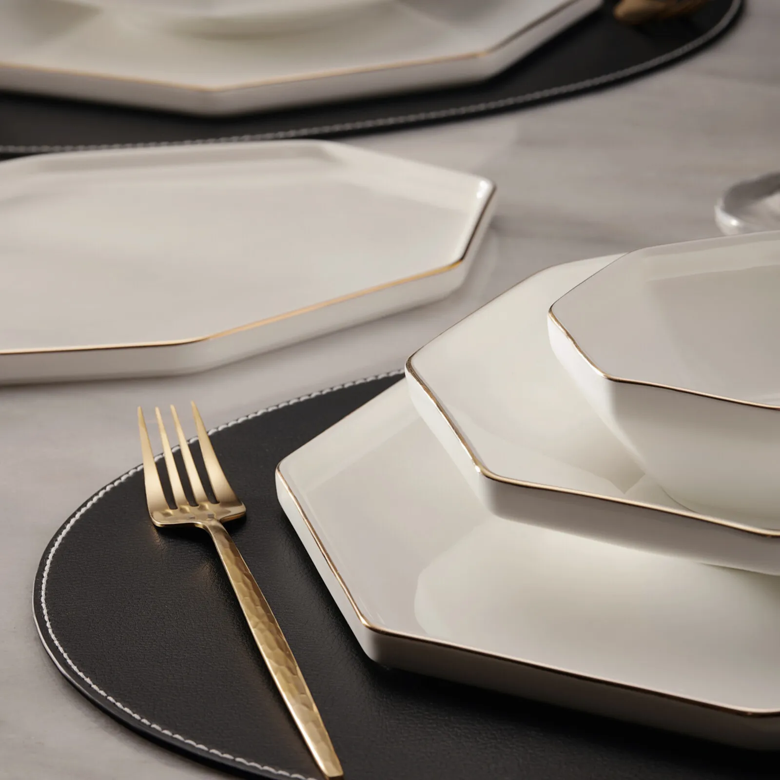 Service de table Karaca Fine Pearl Extra Eight Corner pour 12 personnes, 62 pièces - Image 2