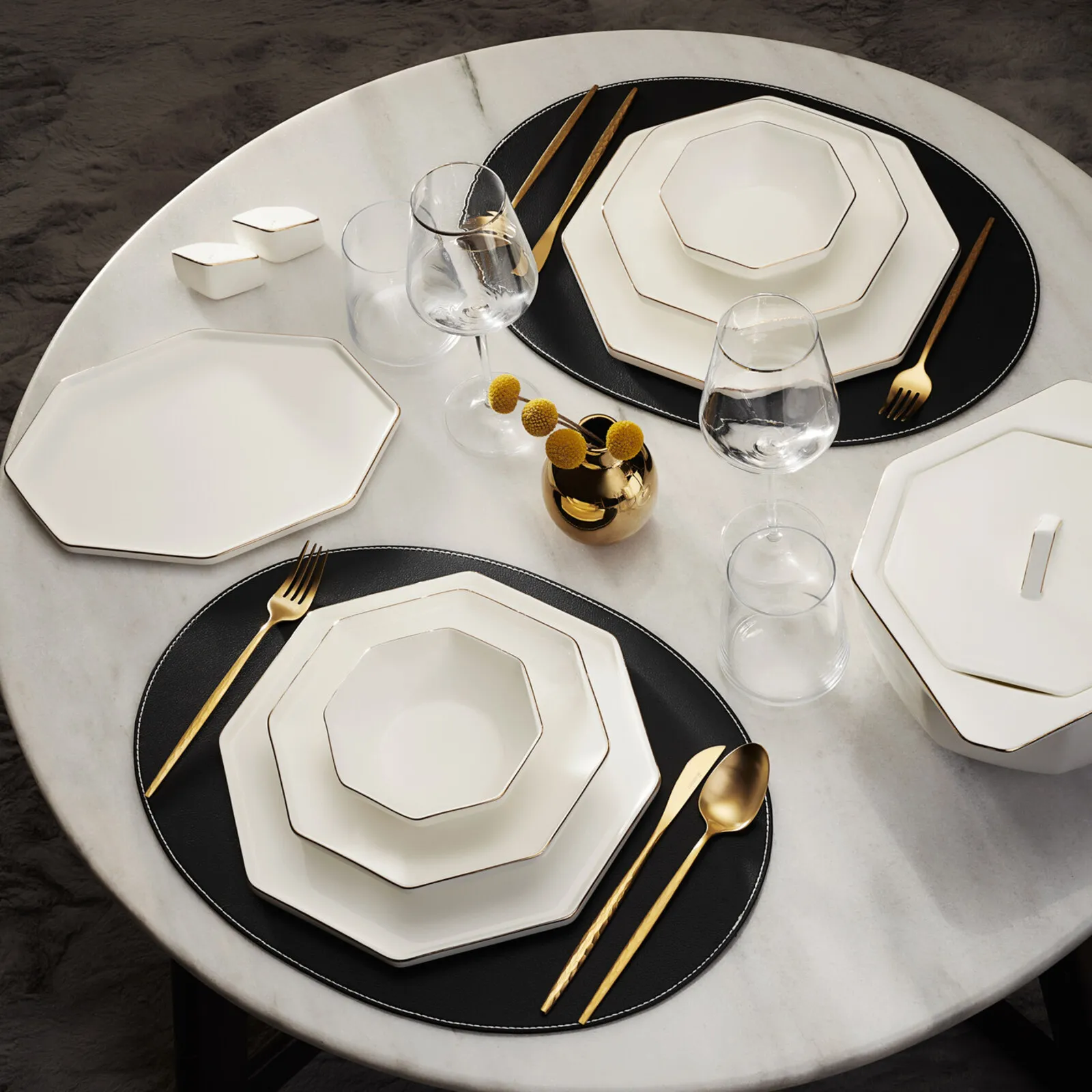 Service de table Karaca Fine Pearl Extra Eight Corner pour 12 personnes, 62 pièces - Image 3
