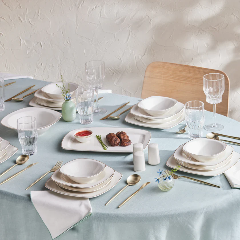 Service de Table Karaca Timeless 59 Pièces en Porcelaine Demi-Carré pour 12 Personnes, Or - Image 3