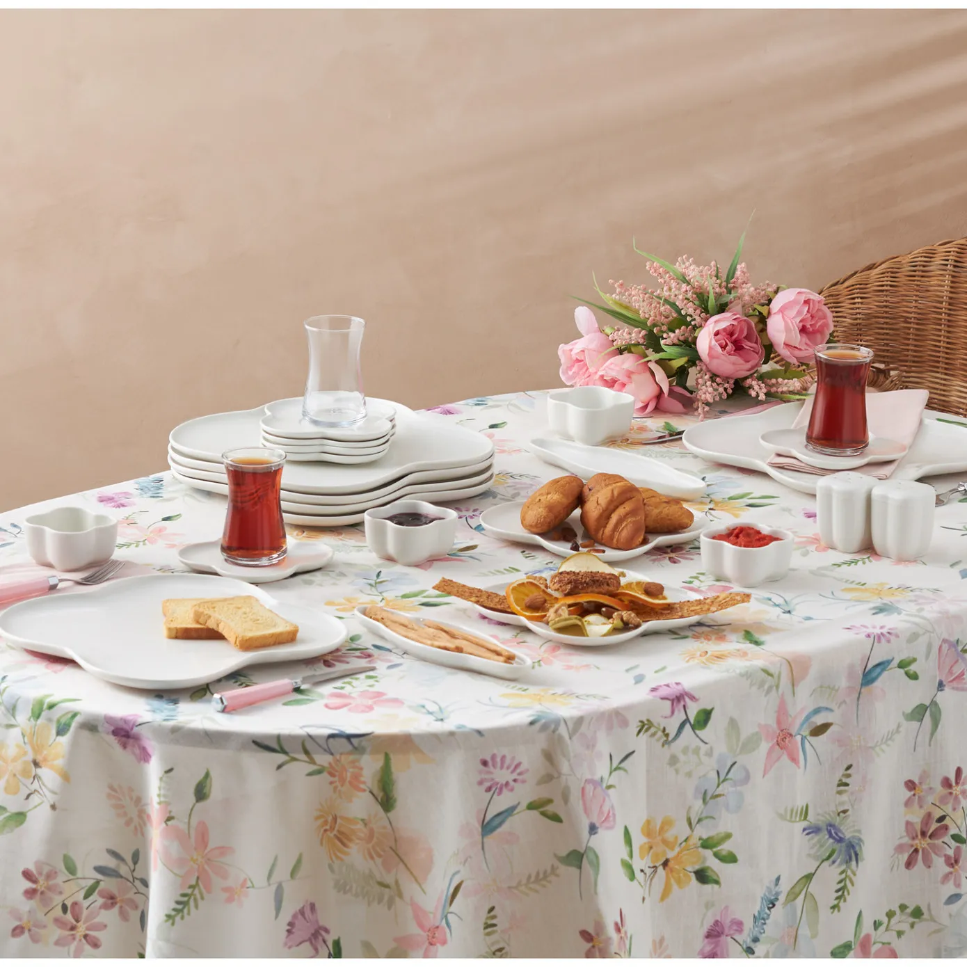 Service Petit Déjeuner Karaca Clover pour 6 personnes, 28 pièces, en porcelaine - Image 2