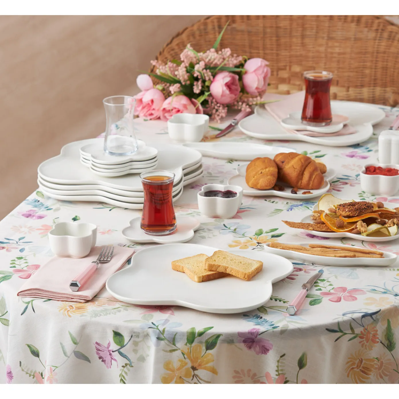Service Petit Déjeuner Karaca Clover pour 6 personnes, 28 pièces, en porcelaine - Image 3