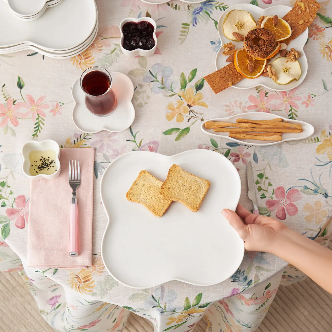 Service Petit Déjeuner Karaca Clover pour 6 personnes, 28 pièces, en porcelaine - Image 4
