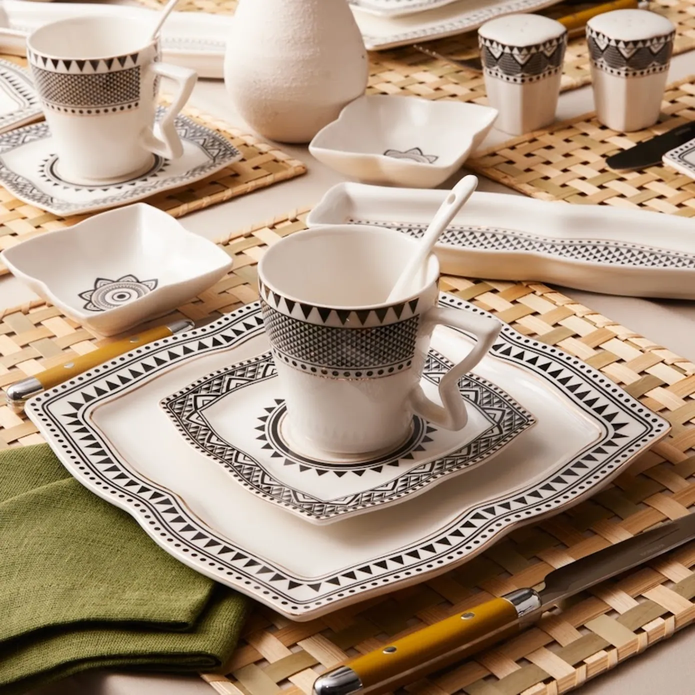 Service Petit Déjeuner Karaca New Globe 6 personnes, 32 pièces, porcelaine - Image 13