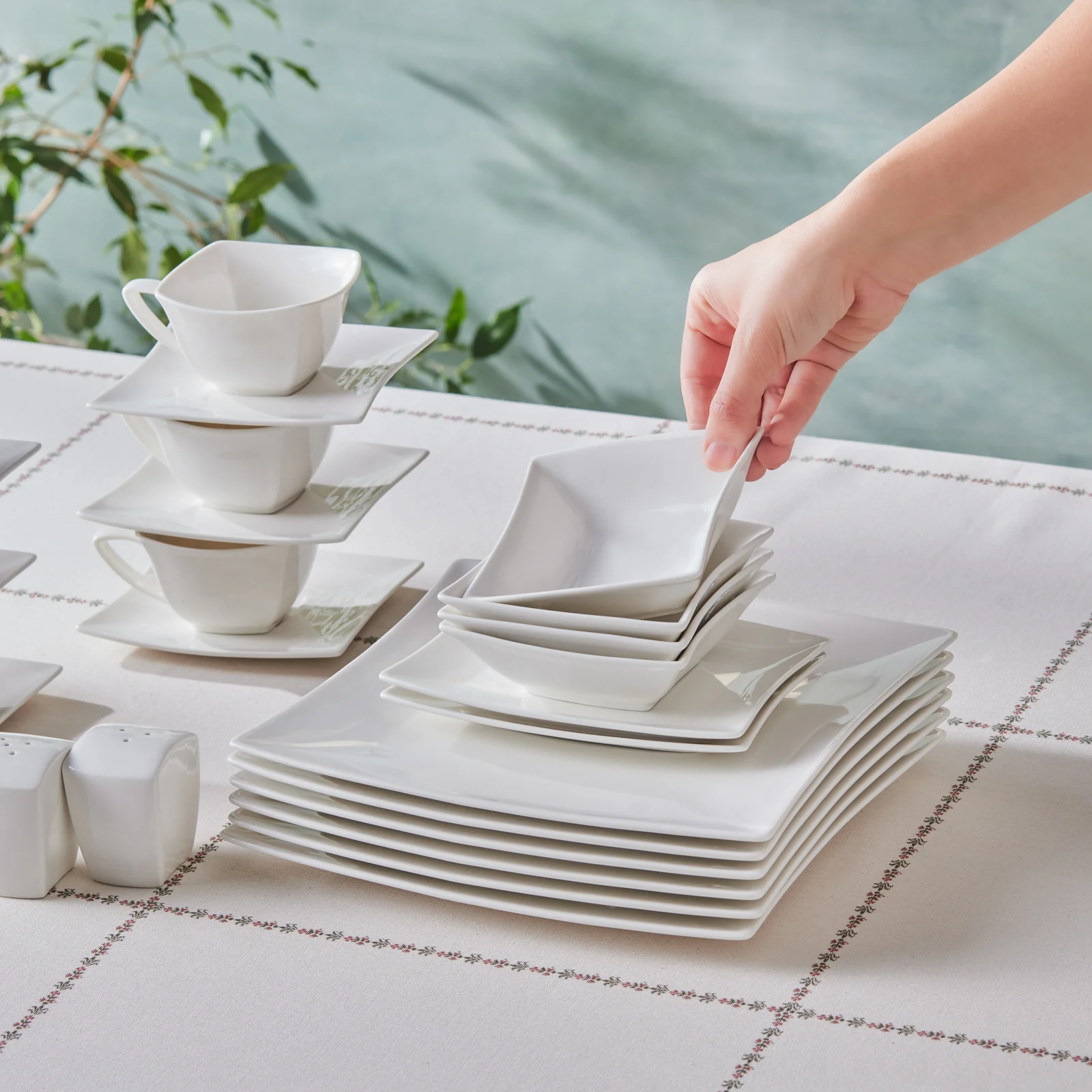 Karaca Stream Pure Perfect Blanc 32 Pièces Service de Petit Déjeuner 6 Personnes Carré - Image 10
