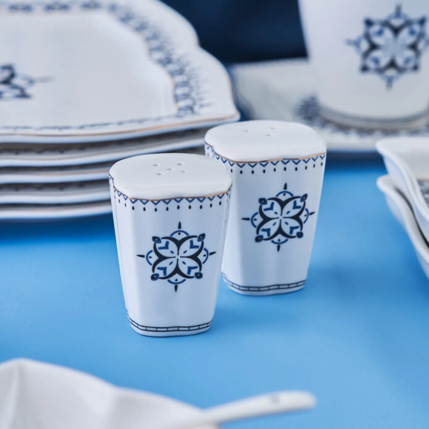 Service pour le petit-déjeuner Karaca New en porcelaine pour 6 personnes, 32 pièces, bleu - Image 5