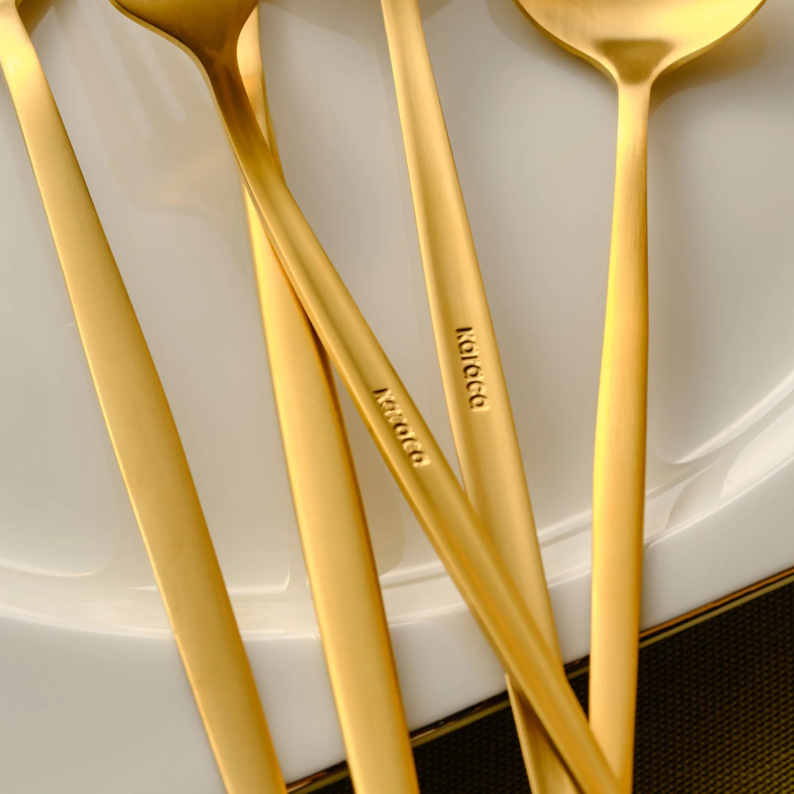 Set De Couverts Karaca Matte Gold Pour 12 Personnes, 60 Pièces - Image 6
